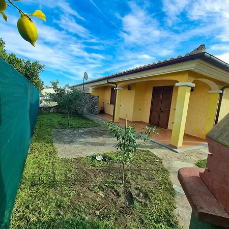 Hébergement de vacances Sa Petra Ruja La Caletta Di *